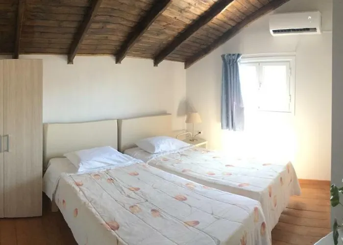 Daphne's Boutique * Livádhion