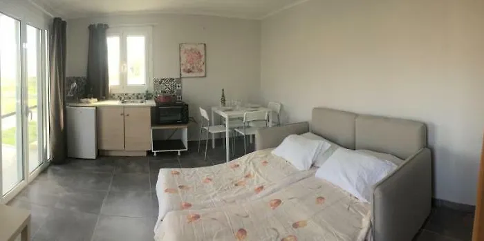 Апартаменты Daphne's Boutique Livadhion