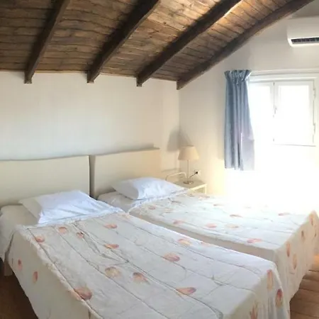 Daphne's Boutique * Livádi