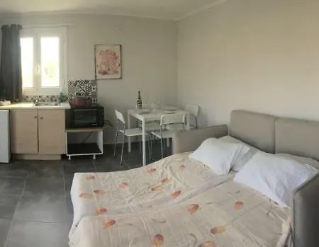 Apartment Daphne's Boutique Livadhion