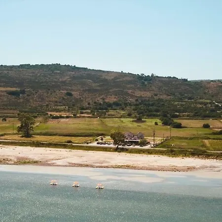 Daphne's Boutique Apartament Livádhion