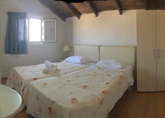 Daphne's Boutique Livadhion