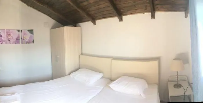 Daphne's Boutique * Livadhion