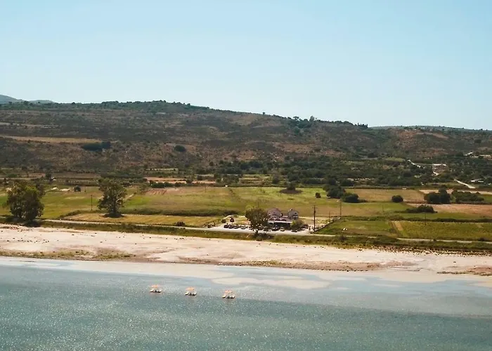 Daphne's Boutique Апартаменты Livadhion